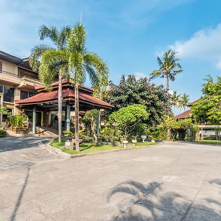 Zen Rooms Kuta Jenggala Beach Exterior photo