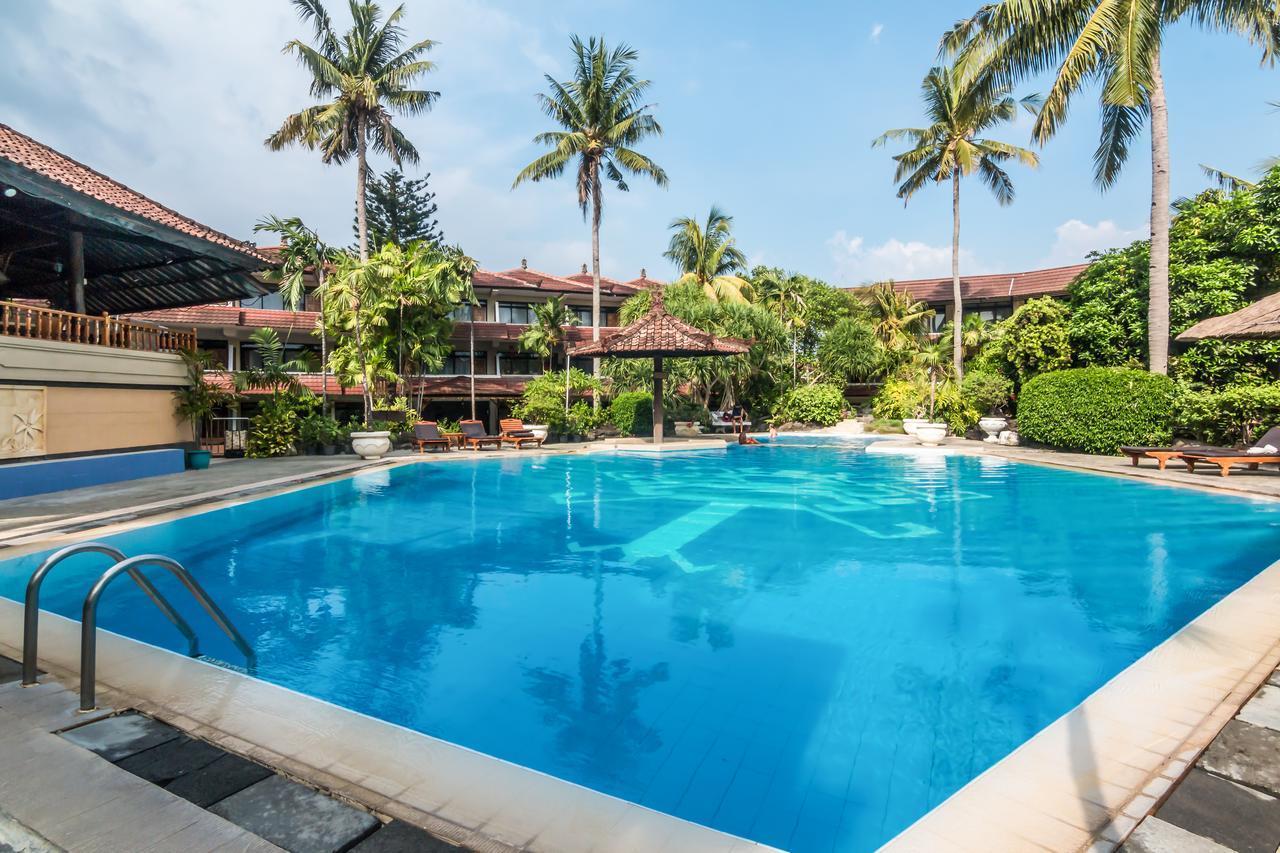 Zen Rooms Kuta Jenggala Beach Exterior photo