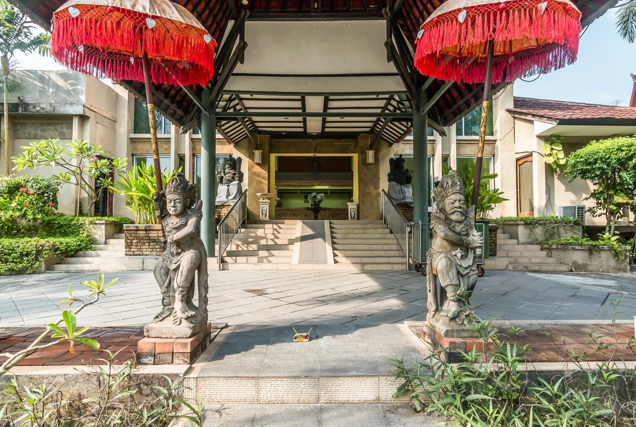 Zen Rooms Kuta Jenggala Beach Exterior photo